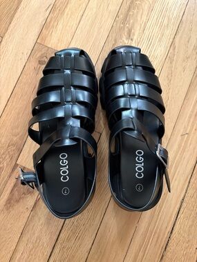 Colgo Black Strappy Fisherman Sandals